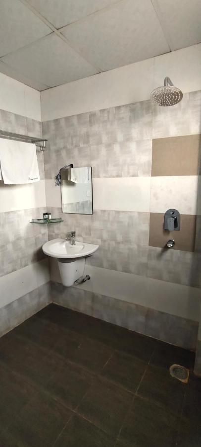 لومبيني Hotel Aloka Inn المظهر الخارجي الصورة